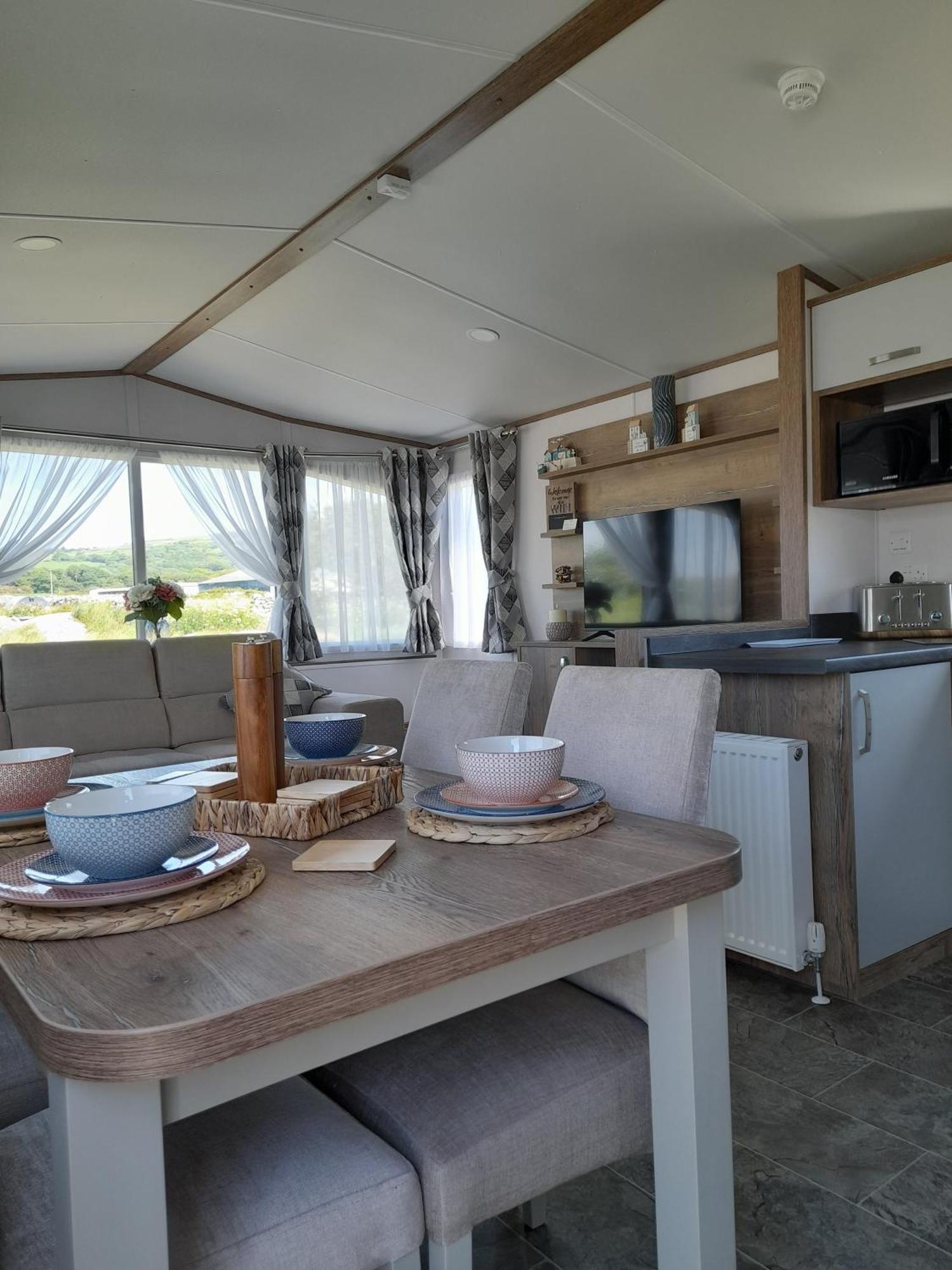 Visma Caravan Llanddwywe Eksteriør bilde