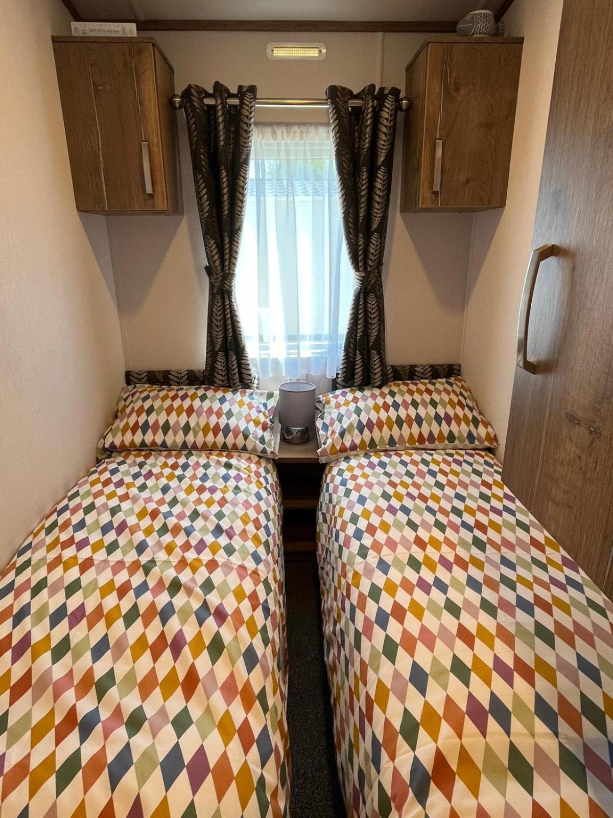 Visma Caravan Llanddwywe Eksteriør bilde